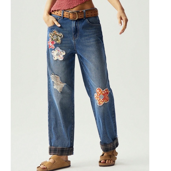 Medium Wash Floral Patch Plaid Distressed Straight Leg Denim Jeans - Picture 3 of 6